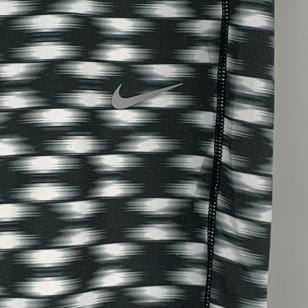 Nike - Picture 2 of 8